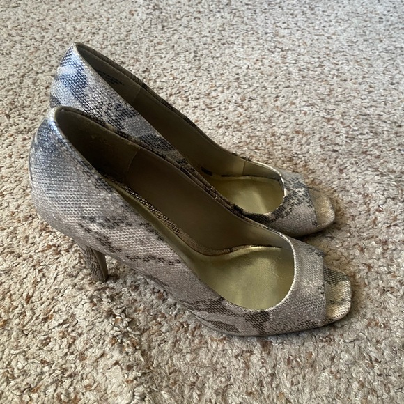 Snakeskin Pattern High Heels - Picture 4 of 6